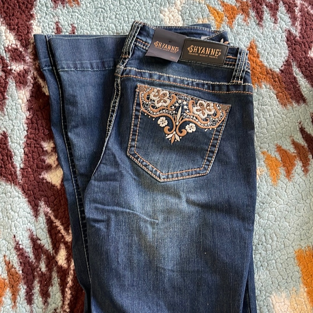 29L Shyanne Trousers w/ Flower Embroidery